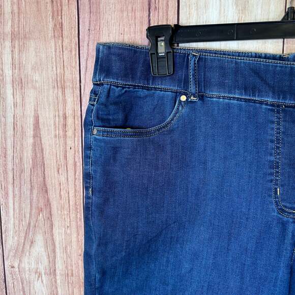 Alfred Dunner women’s jeans allure pull on size 18 / XL stretch blue denim $59 - Picture 4 of 16